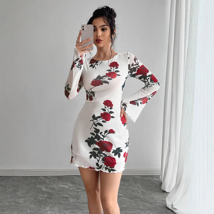 Damen nan figurbetontes Minikleid mit Rosenmuster und Trompetenärmeln Echo Archiv