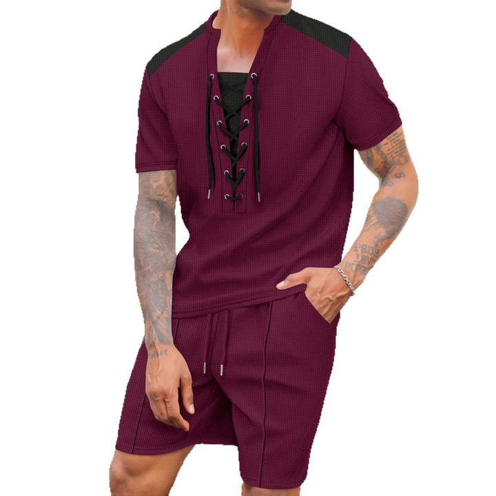 Herren Sportliches Oberteil mit Schnürung und Shorts Echoarchiv