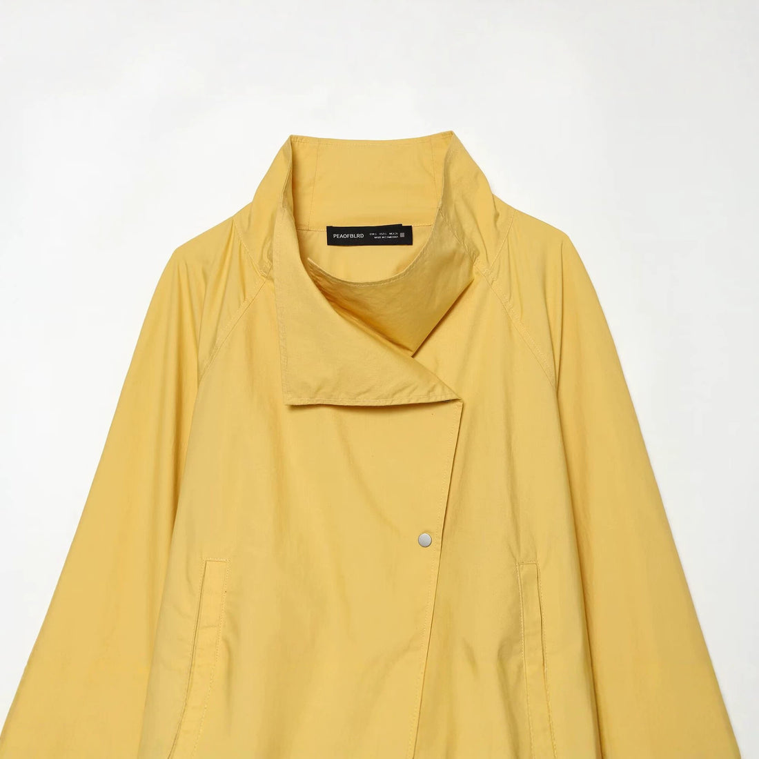 Damen Kurze wasserabweisende Übergangsjacke mit Funnelkragen, Tunnelzugsaum und Raglanärmeln Echoarchiv