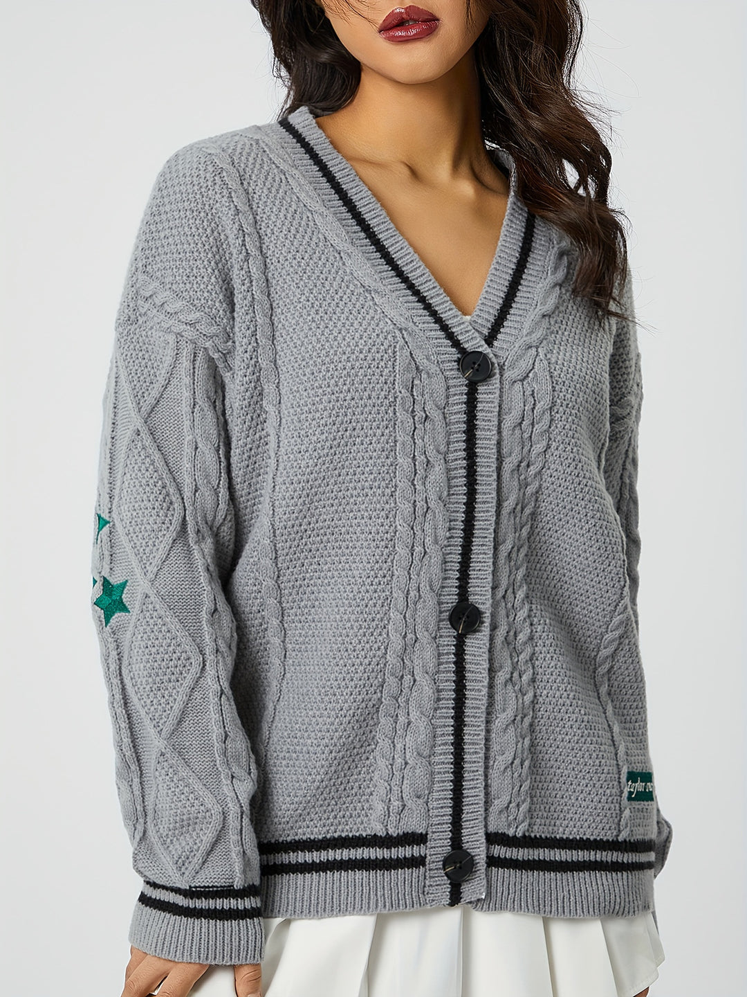 Damen nan oversized Zopfstrick Cardigan mit V-Ausschnitt und kontrastierenden Strickkanten Echo Archiv