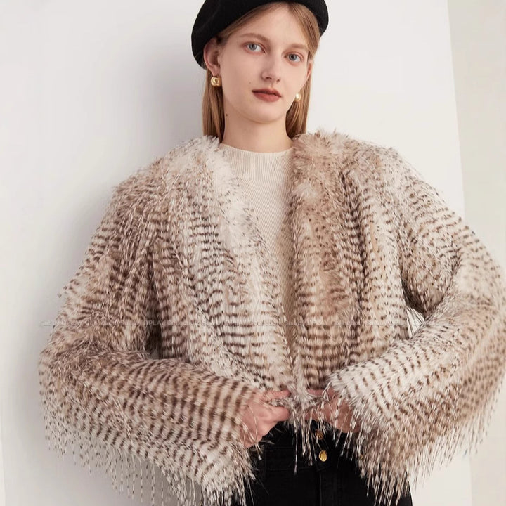 Damen Kurzer Plüsch‑Bolero mit gestreifter Federnoptik und kastiger Silhouette Echo Archiv
