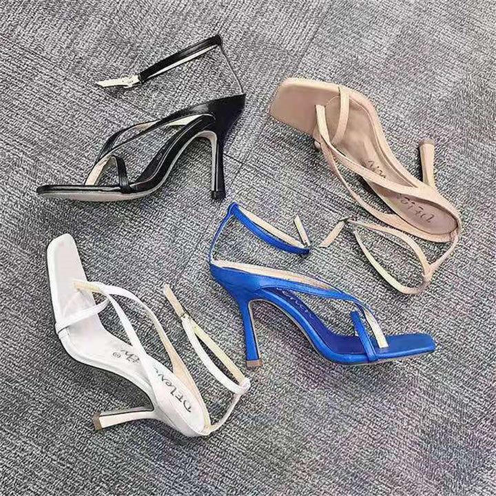 Damen nan filigrane Zehenring-Sandaletten mit quadratischer Zehenform, gekreuzten Riemen und feinem Stilettoabsatz Echo Archiv