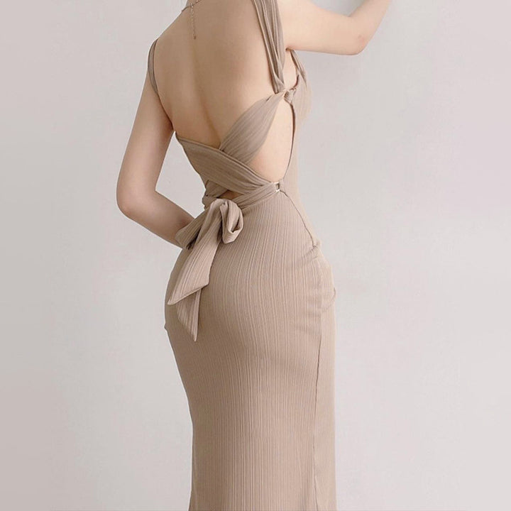Damen Elegantes Midikleid mit gerafftem Oberteil und markantem Rechtecksausschnitt Echo Archiv