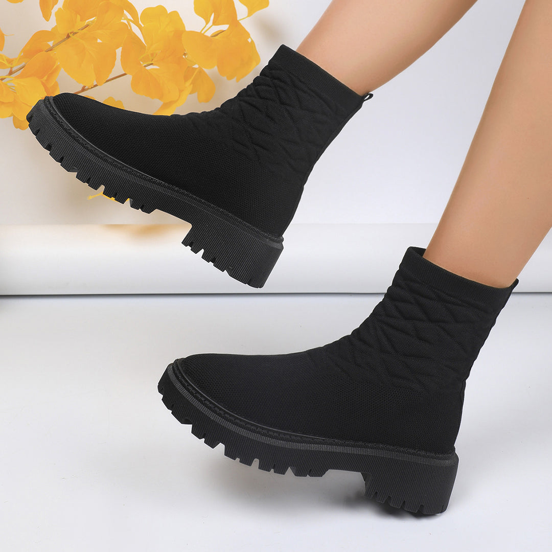 Damen Strick-Sockenboots mit geometrischer Stepp-Optik und klobiger Lug-Sohle Echoarchiv
