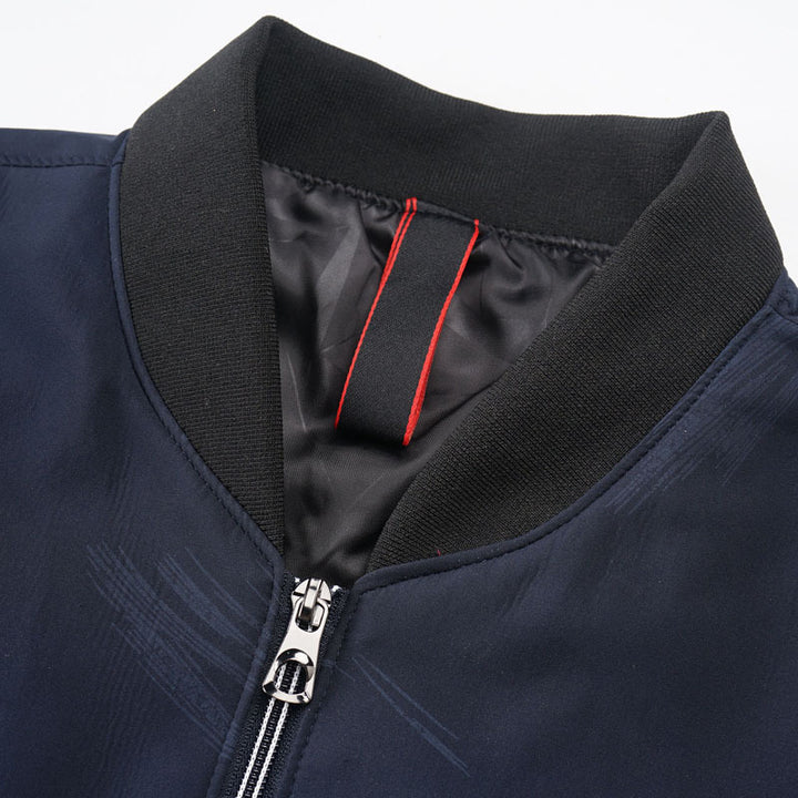 Herren Slim Bomberjacke aus technischem Baumwollmix mit kontrastierenden Reißverschlusstaschen und elastischem Rippkragen Echo Archiv
