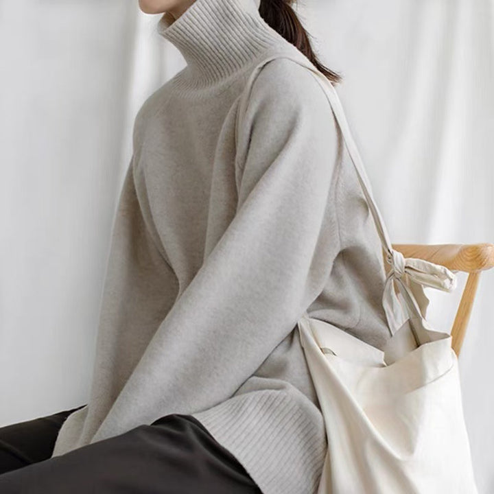 Damen Oversize Feinstrickpullover mit hohem Rollkragen und Seitenschlitzen – Mavelle