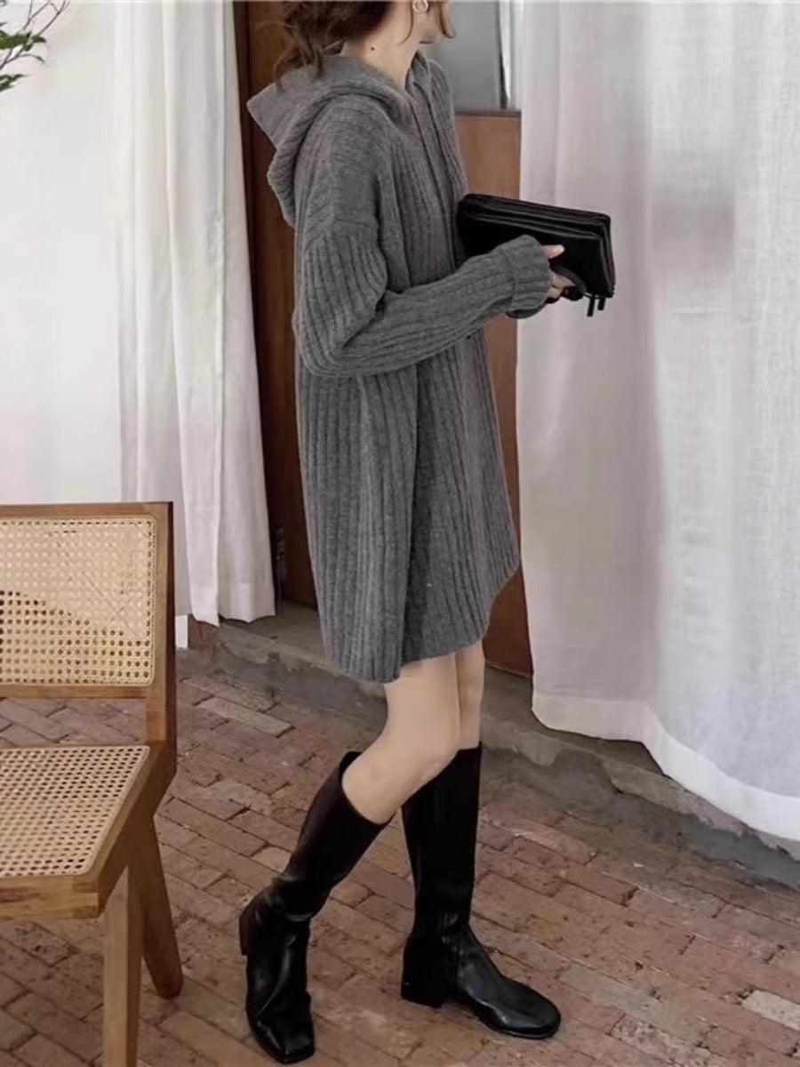 Damen Strick‑Kapuzenkleid mit gerippter Struktur und oversized Silhouette Echoarchiv