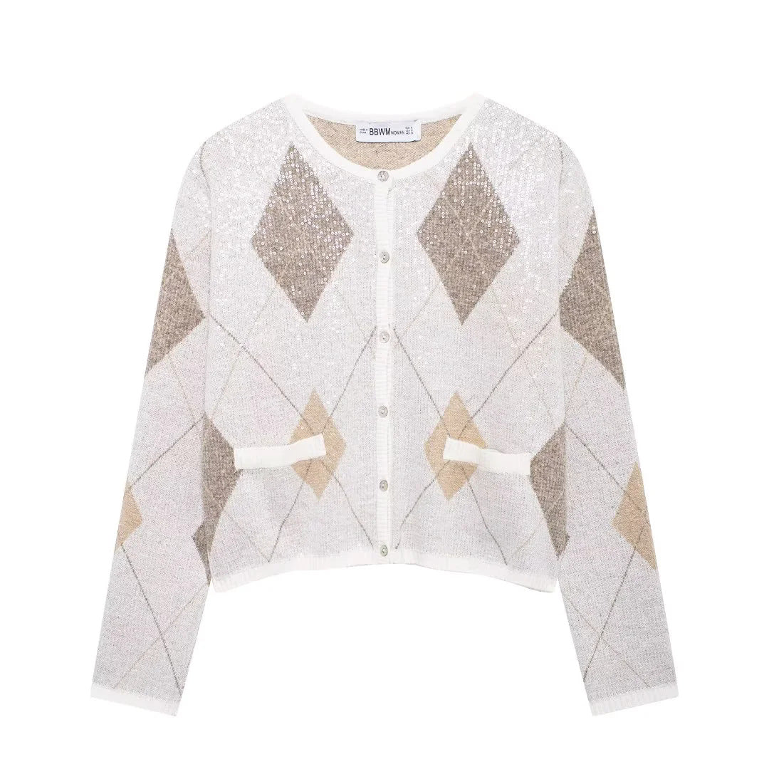 Damen kurz geschnittene Strickjacke mit Rauten‑Pailletten und aufgesetzten Taschen – Veloura