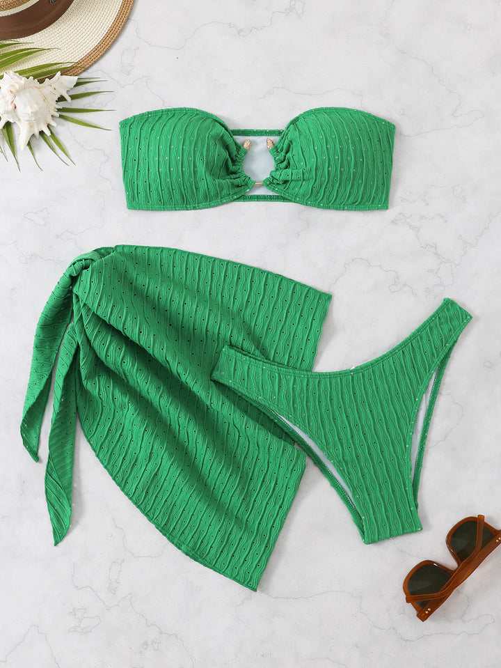Damen Bandeau-Bikini-Set mit raffiniertem Wickelrock und stilvollen Details Echo Archiv