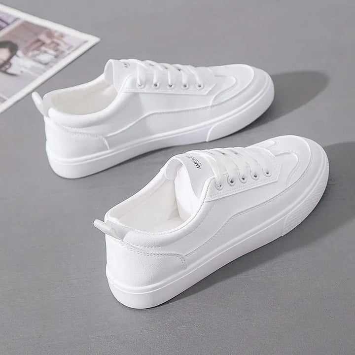 Damen Minimalistische Plateausneaker aus Textil mit gepolstertem Schaft und profilierter Gummisohle – Névara