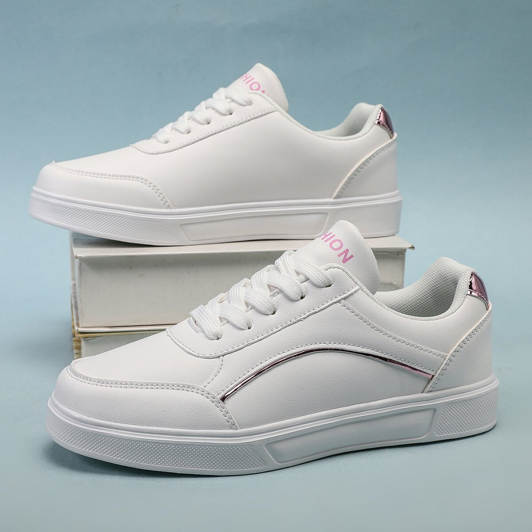 Damen nan niedrig geschnittener Kunstleder Sneaker mit holografischem Fersenbesatz Echo Archiv