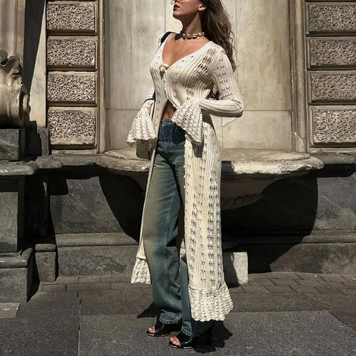 Damen Strickmaxikleid mit nostalgischem Lochmuster und elegantem V-Ausschnitt Echo Archiv