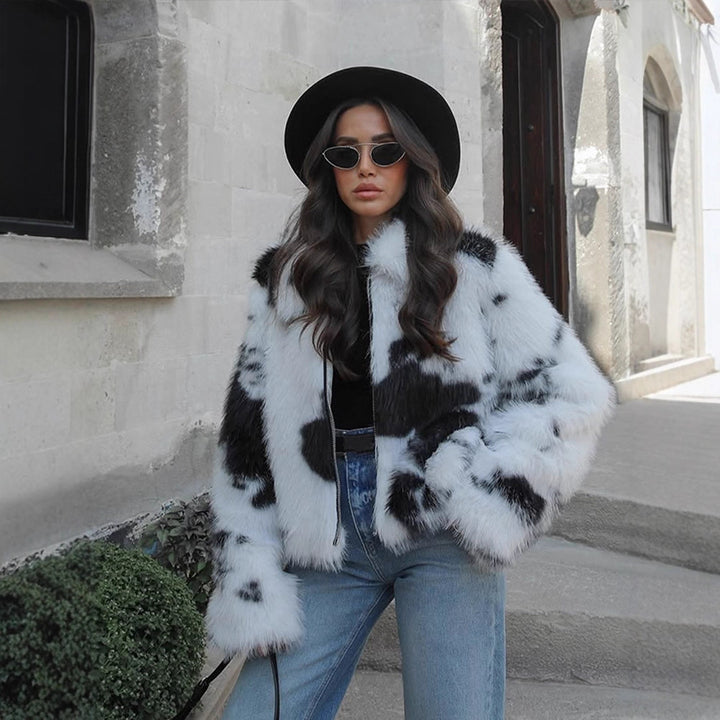 Damen Kurz geschnittener Faux‑Fur‑Bomber mit Fleckenmuster Echoarchiv