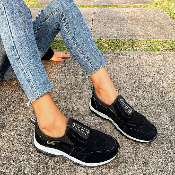 Damen  robuste Slip-On Outdoor-Sneaker mit Wildlederoptik, elastischem Schaft und profilierter Traktorsohle Echo Archiv