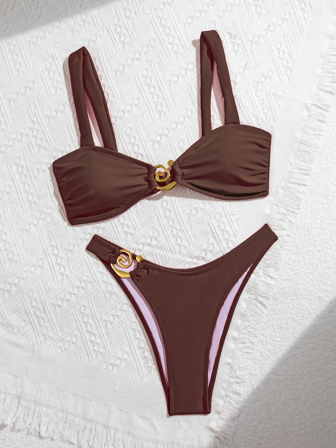 Damen Elegant geschnittenes Bikini-Set mit dekorativen Metallelementen Echo Archiv