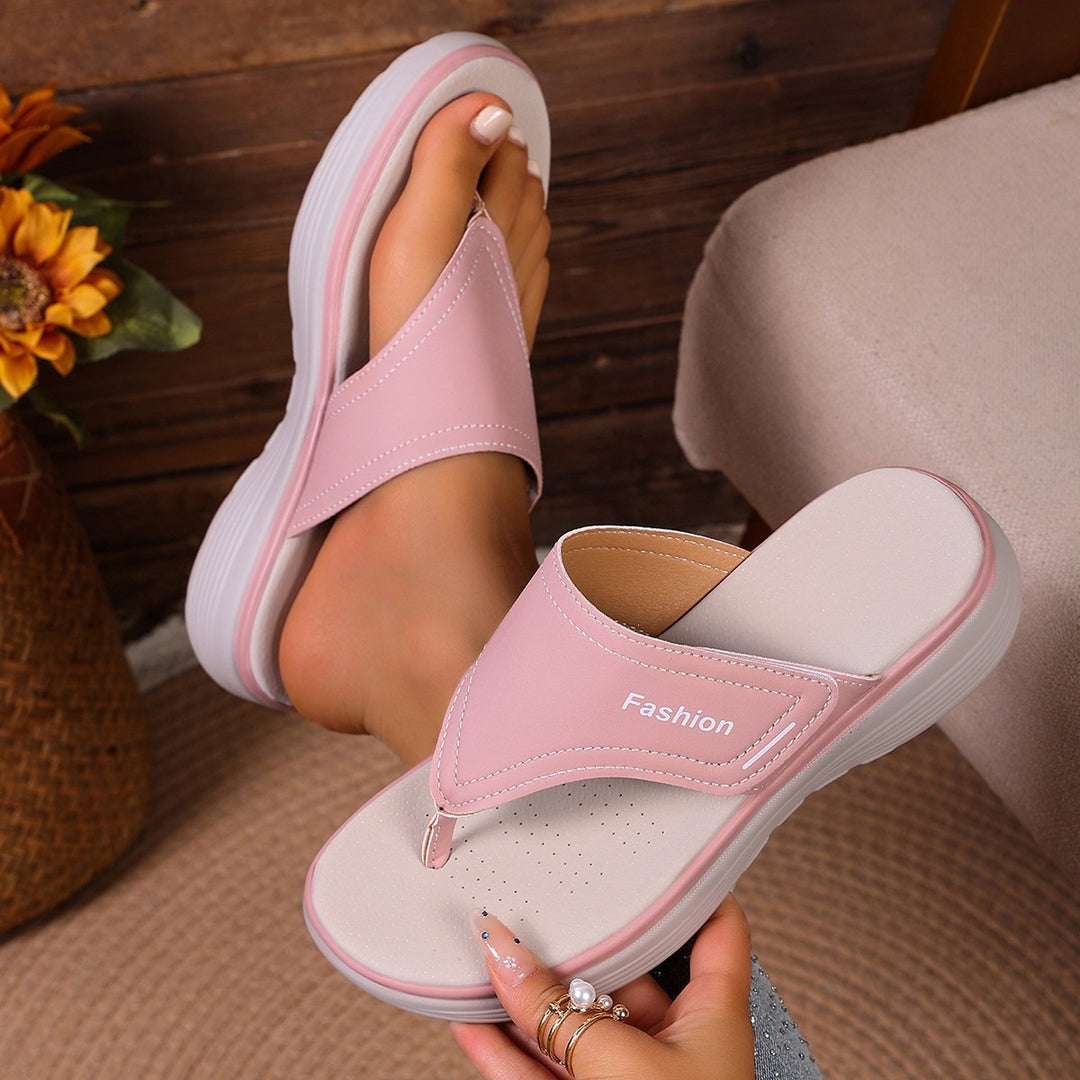 Damen Zehensteg-Sandalen mit gepolstertem Keilfußbett und profilierter Komfortsohle – Sorelia