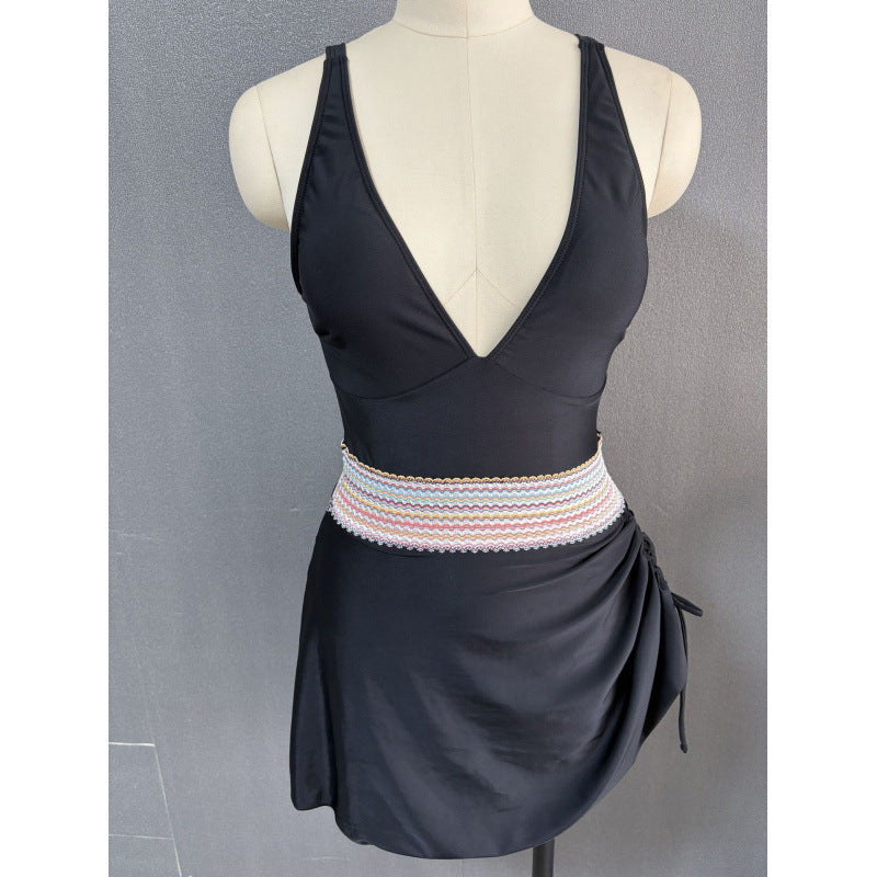 Damen Einteiler Badeanzug mit elegantem Wickeldetail und dekorativem Bund Echo Archiv