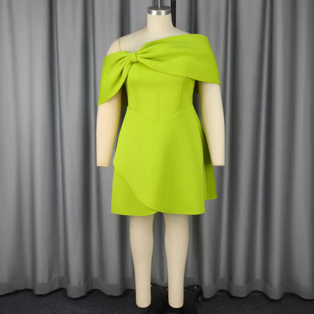 Damen elegantes Minikleid mit asymmetrischem Schnitt und voluminösem Überwurf Echo Archiv