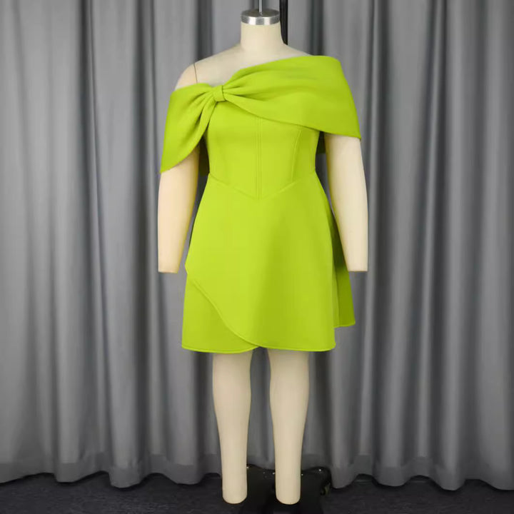 Damen elegantes Minikleid mit asymmetrischem Schnitt und voluminösem Überwurf Echo Archiv