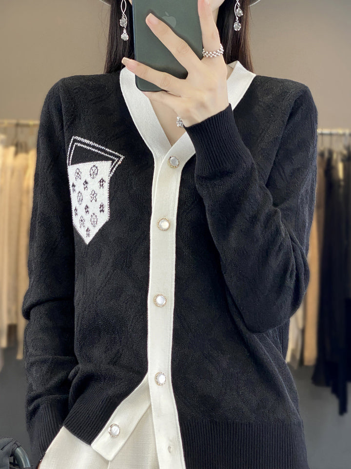 Damen Kurzgeschnittener V‑Neck-Cardigan mit Perlmuttknöpfen und kontrastierter Brusttasche Echoarchiv
