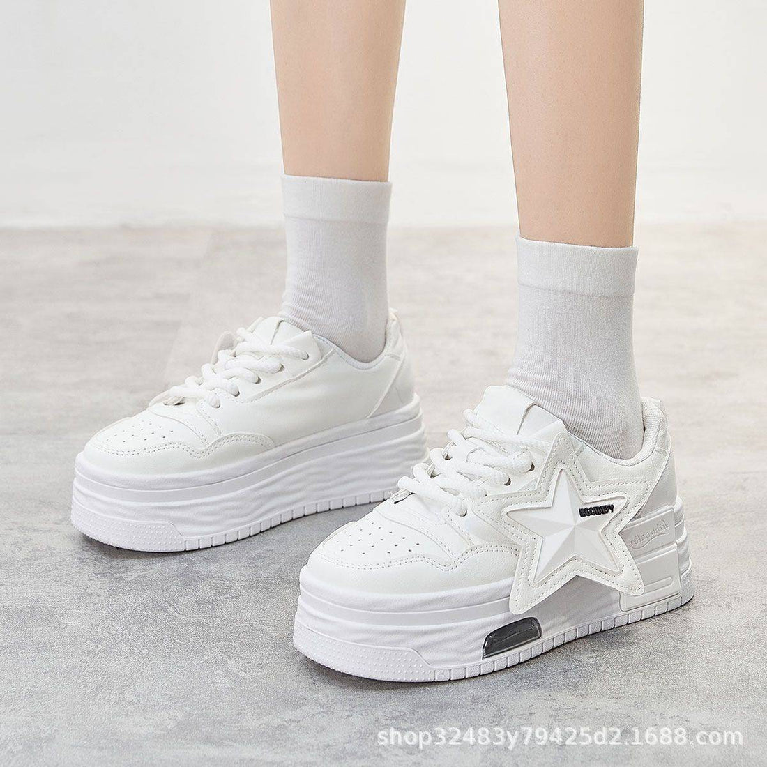 Damen Sportliche Plateau Sneakers mit modischem Sternen-Design – Névara
