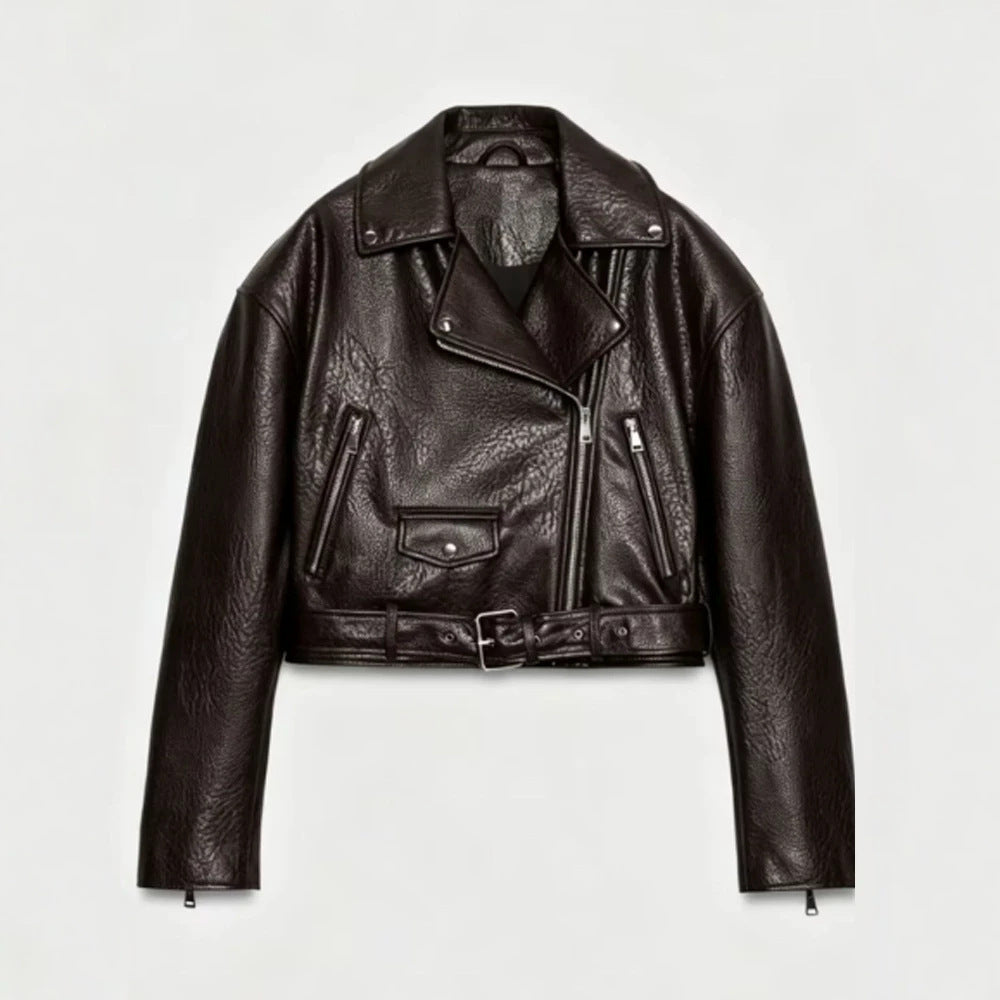 Damen Kurz geschnittene Bikerjacke aus Kunstleder mit Taillengürtel und asymmetrischem Reißverschluss Echoarchiv