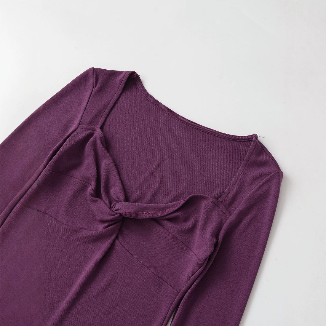 Damen Langarmshirt mit Drehknoten-Detail figurformendem Büstenteil und weiter Ausschnitt Echoarchiv