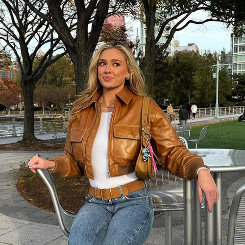 Damen Kurze Lederoptik-Blousonjacke mit großen Pattentaschen und geripptem Bund Echoarchiv