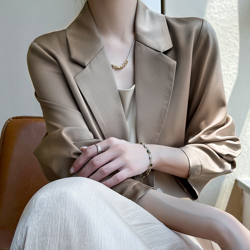 Damen Leichttaillierter Longblazer mit Knopfverschluss und Flap‑Taschen Echoarchiv