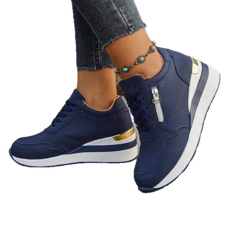 Damen Keil-Sneaker mit seitlichem Reißverschluss, perforiertem Obermaterial und ergonomischem Plateau-Fußbett Echo Archiv