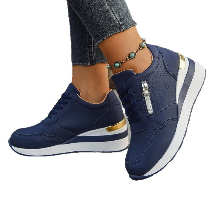 Damen Keil-Sneaker mit seitlichem Reißverschluss, perforiertem Obermaterial und ergonomischem Plateau-Fußbett Echo Archiv