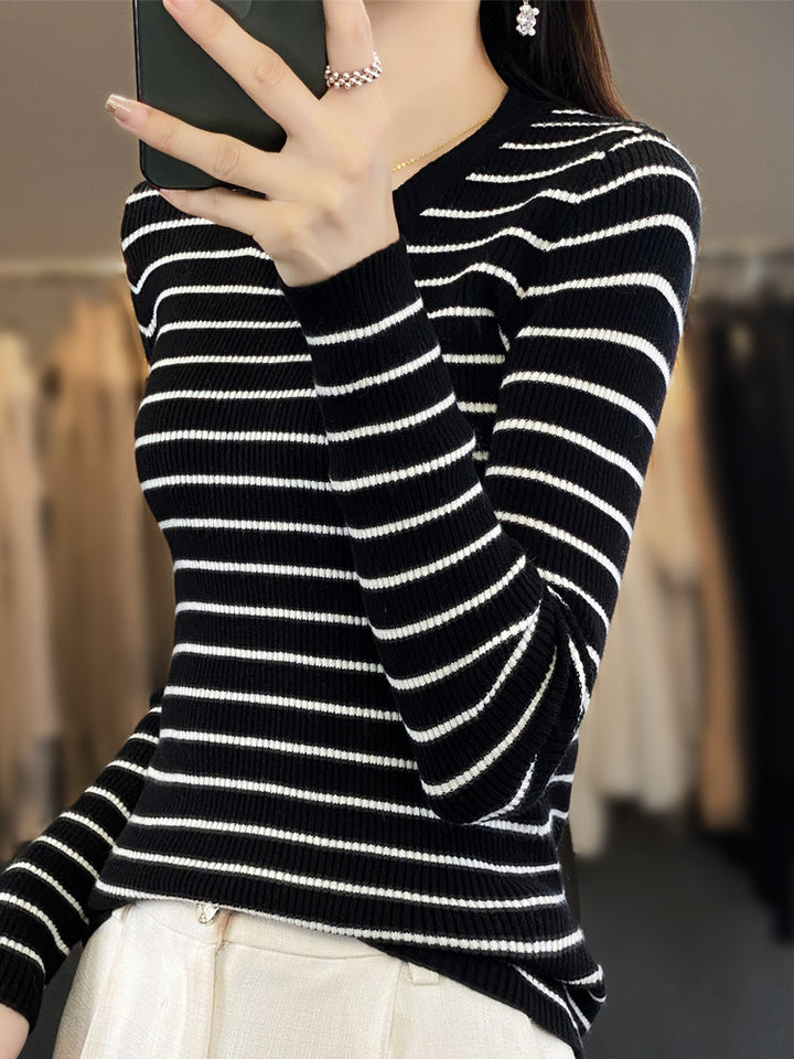 Damen Schmal geschnittener Feinstrick-Pullover mit dezenter Streifenstruktur und Rundhals Echoarchiv