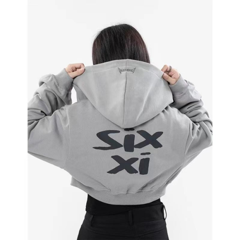 Damen cropped Kapuzenpullover im Streetwear-Style mit auffälligem Rückenprint und geripptem Saum – Auréline