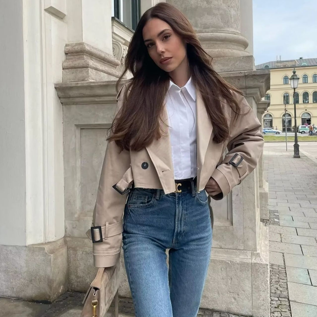 Damen kurzgeschnittene Trenchjacke mit Epauletten, Taillengürtel und verstellbaren Manschetten Echo Archiv
