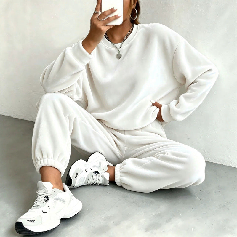 Damen Kuscheliges Velours-Lounge-Set mit Oversize-Sweatshirt und Joggerhose Echoarchiv