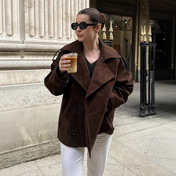Damen Kurztrench aus Veloursleder-Optik mit weitem Revers und boxy Silhouette Echoarchiv