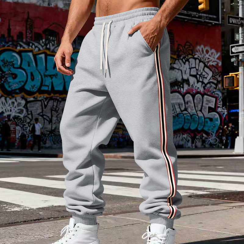 Herren Urbaner Slim-Jogger aus French Terry mit Seitenstreifen und gerippten Bündchen – Sorevano