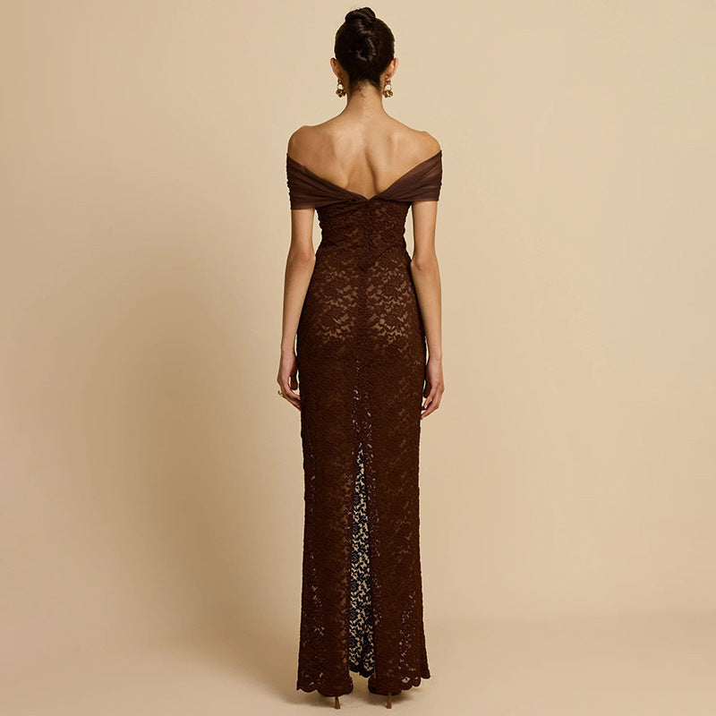 Damen Elegantes Spitzenabendkleid mit schulterfreiem Design und raffiniertem Schlitz Echo Archiv