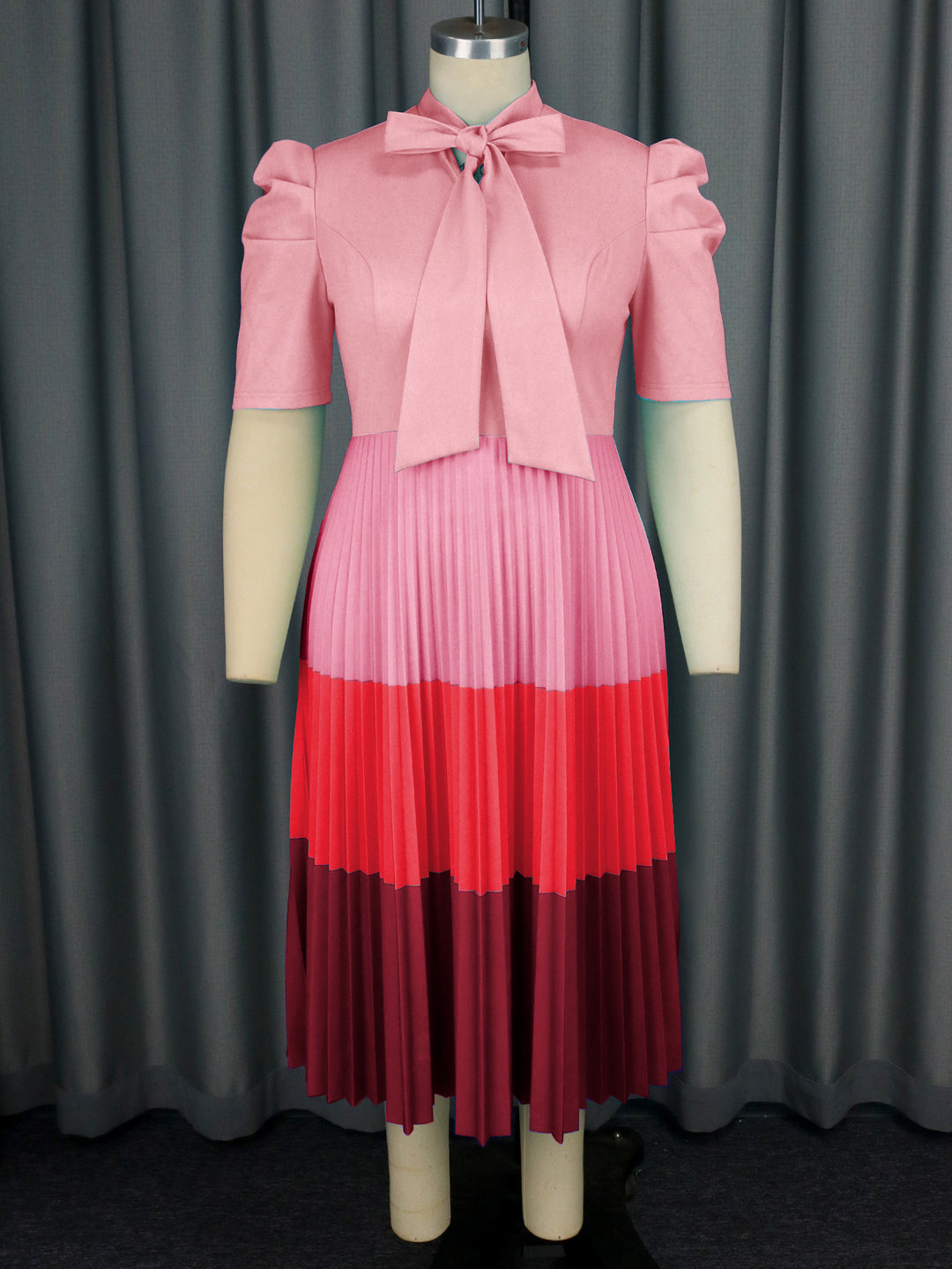 Damen Elegantes Plisseekleid mit Schleifenkragen Echo Archiv
