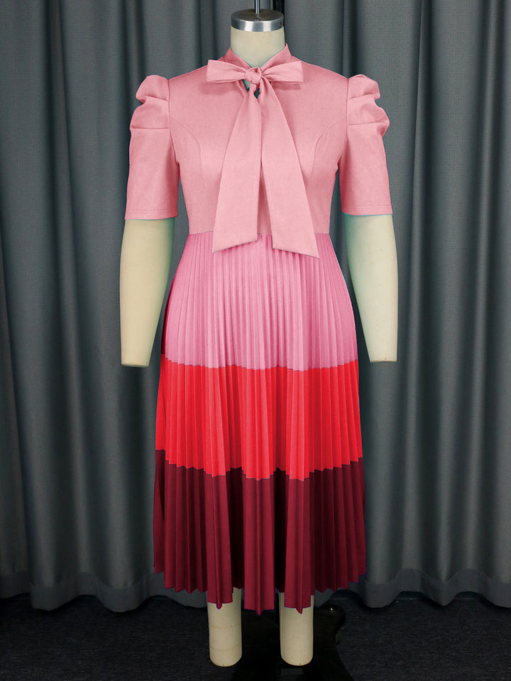 Damen Elegantes Plisseekleid mit Schleifenkragen Echo Archiv