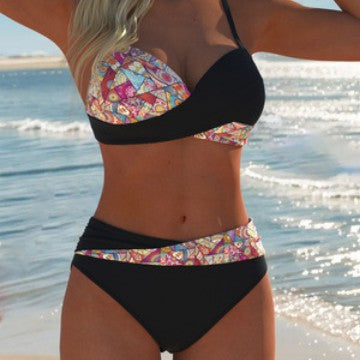 Damen Bandeau-Bikini mit hoch taillierten Höschen und lebhaftem Paisleymuster Echo Archiv
