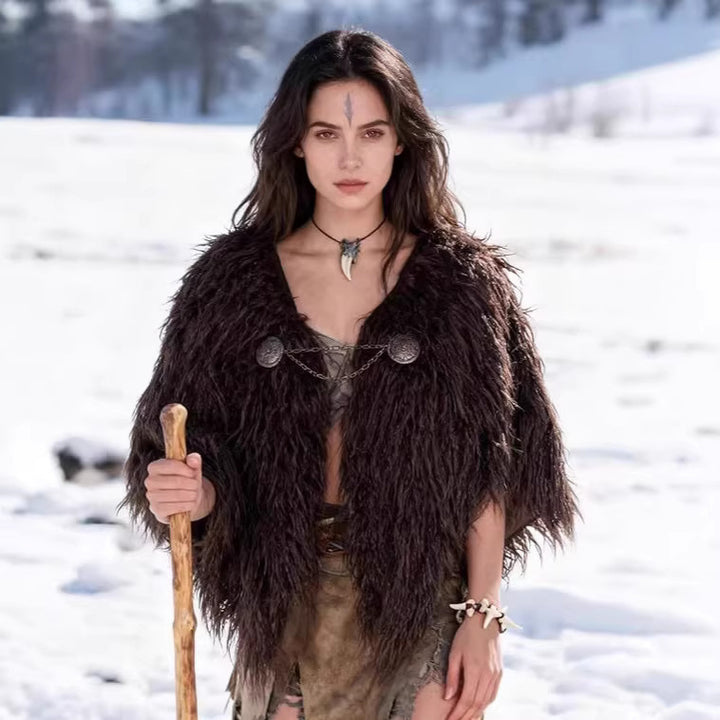 Damen Wikinger‑inspiriertes Faux‑Fur‑Cape mit rustikaler Fransenoptik und Schulterüberwurf Echo Archiv