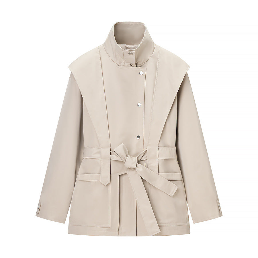 Damen Taillierte Übergangsjacke mit Stehkragen, Schultercape und Bindegürtel Echo Archiv