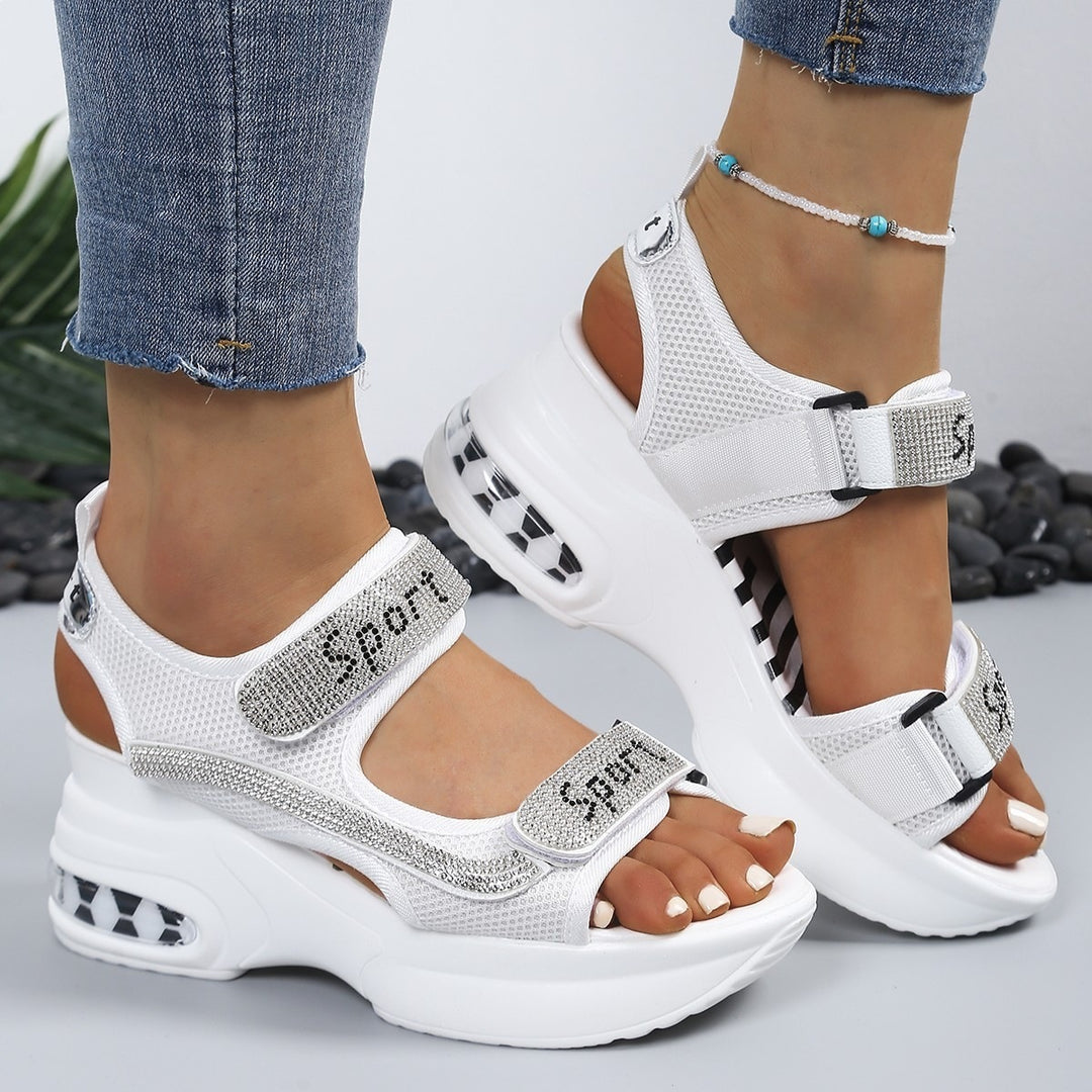 Damen Sportliche Plateausandalen mit Mesh-Obermaterial, Klettverschluss und Ziersteinen – Sorelia