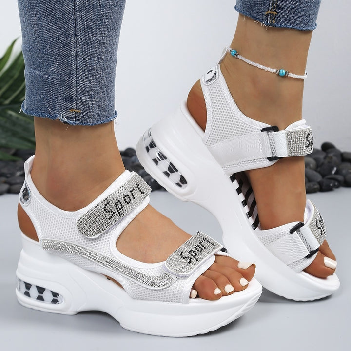 Damen Sportliche Plateausandalen mit Mesh-Obermaterial, Klettverschluss und Ziersteinen – Sorelia