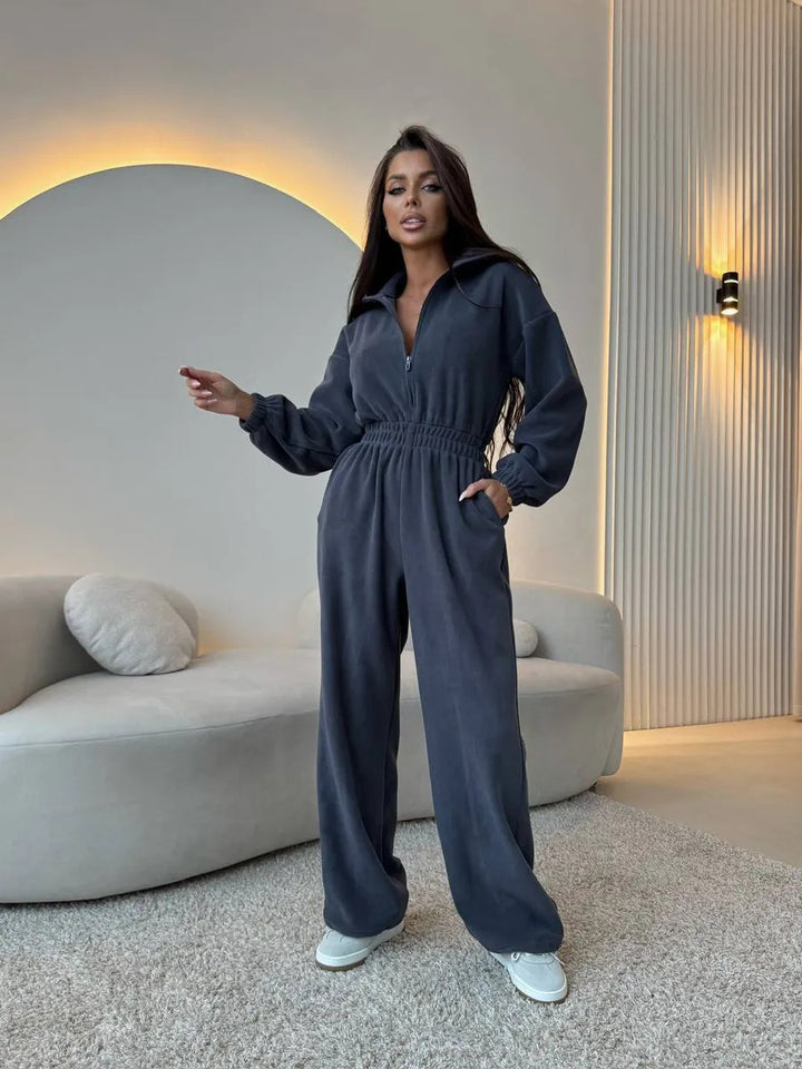 Damen Oversized Loungewear-Jumpsuit mit halbem Reißverschluss und elastischer Taillenraffung – Solévia