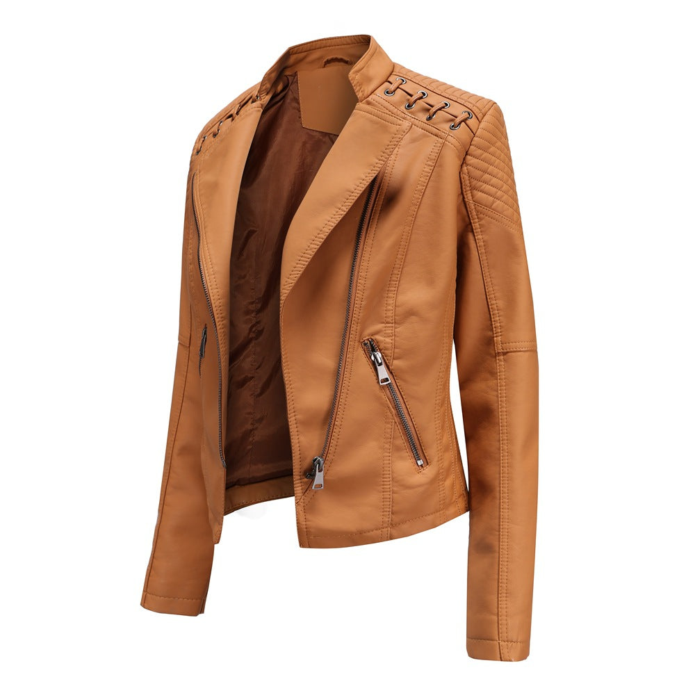 Damen nan taillierte Kunstleder-Bikerjacke mit gesteppter Schulterpartie, asymmetrischem Reißverschluss und Zierösen Echo Archiv