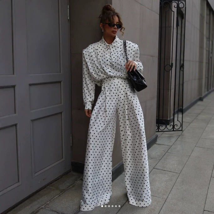 Damen Oversized Satinbluse mit übergroßem spitzem Kragen und Plissée-Detail Echoarchiv