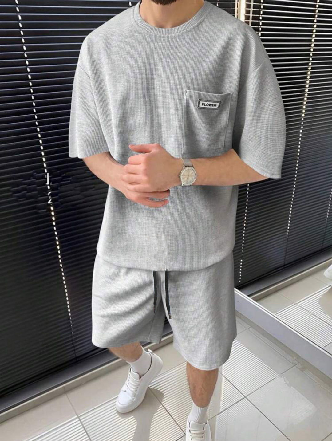 Herren lässiges Kurzarm-T-Shirt und Shorts Set mit strukturierter Oberfläche Echoarchiv