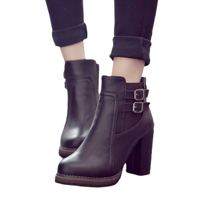 Damen nan knöchelhohe Stiefelette mit hohem Blockabsatz, zwei verstellbaren Riemen und profilierter Laufsohle Echo Archiv